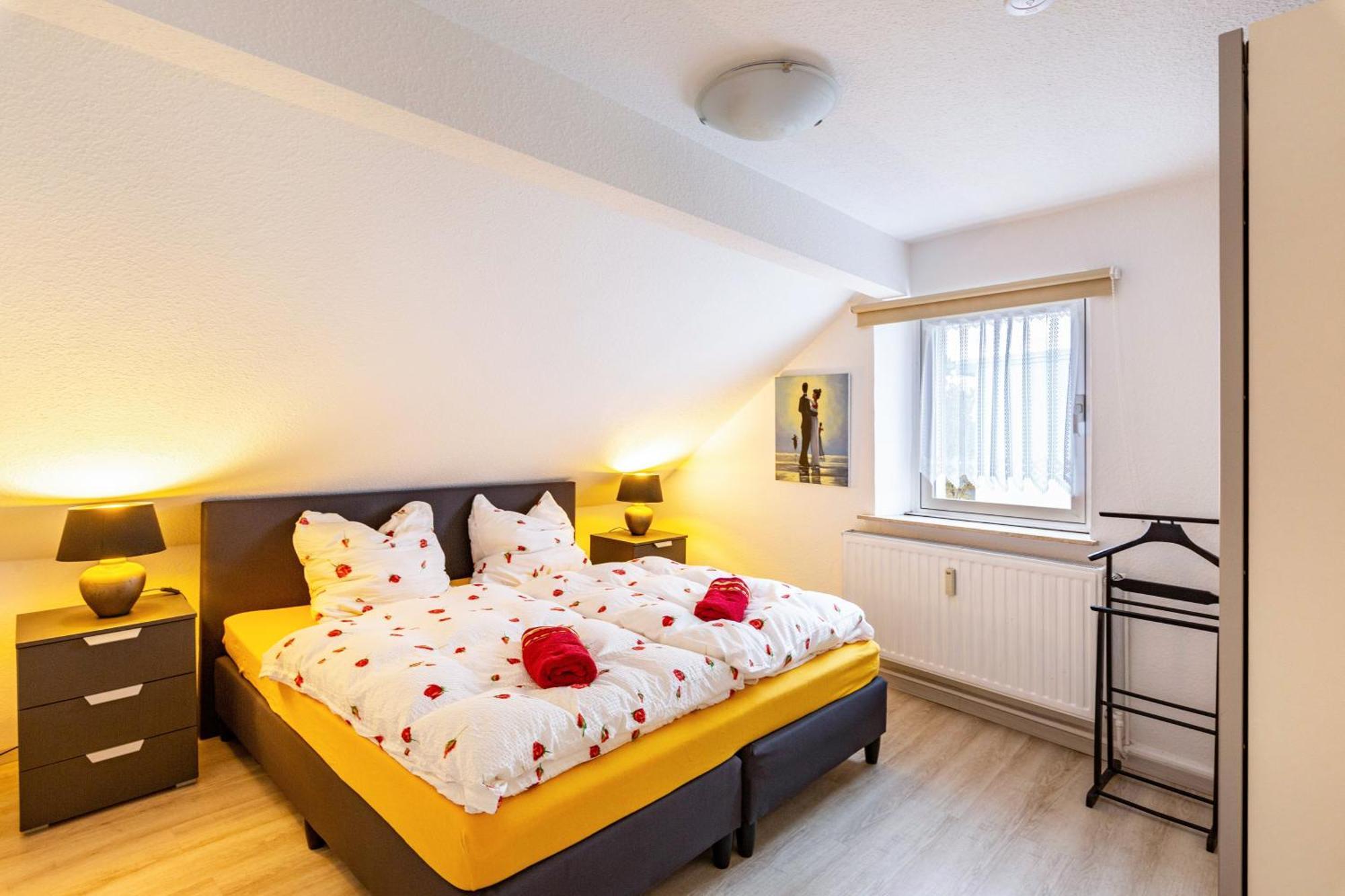 Tapas Restaurante 2 Apartment Фирзен Екстериор снимка