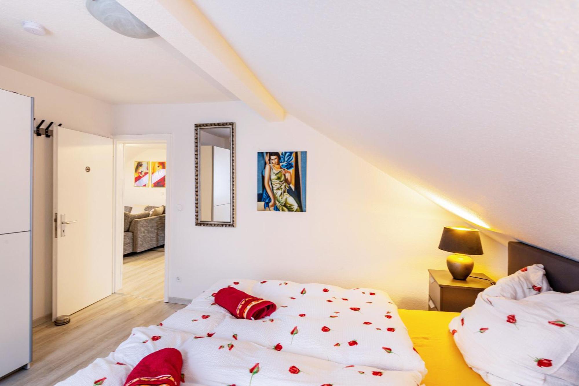 Tapas Restaurante 2 Apartment Фирзен Екстериор снимка